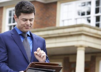 The 10 Best Realtors Near Me (with Free Estimates)